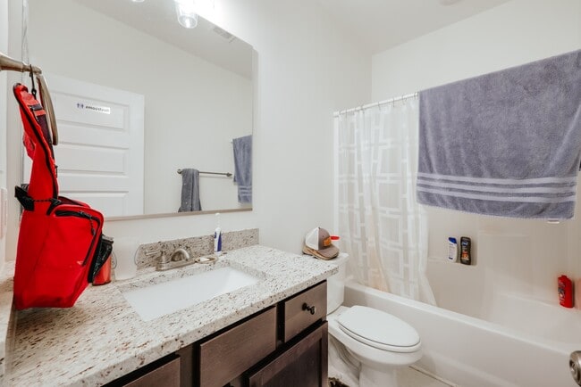 Building Photo - 374 Arch St