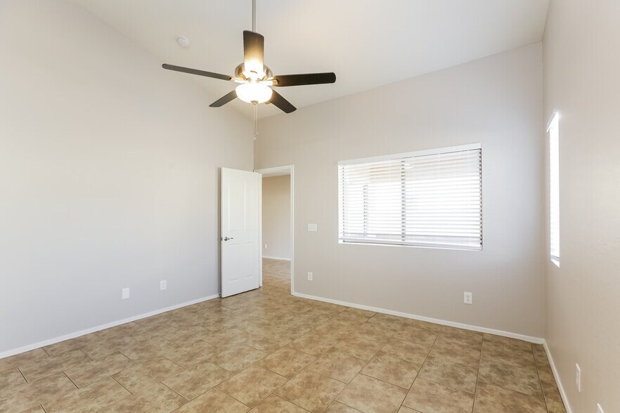 Building Photo - 8556 W Sonora St