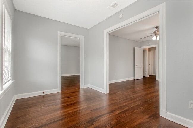 Building Photo - 5705 Ross Ave