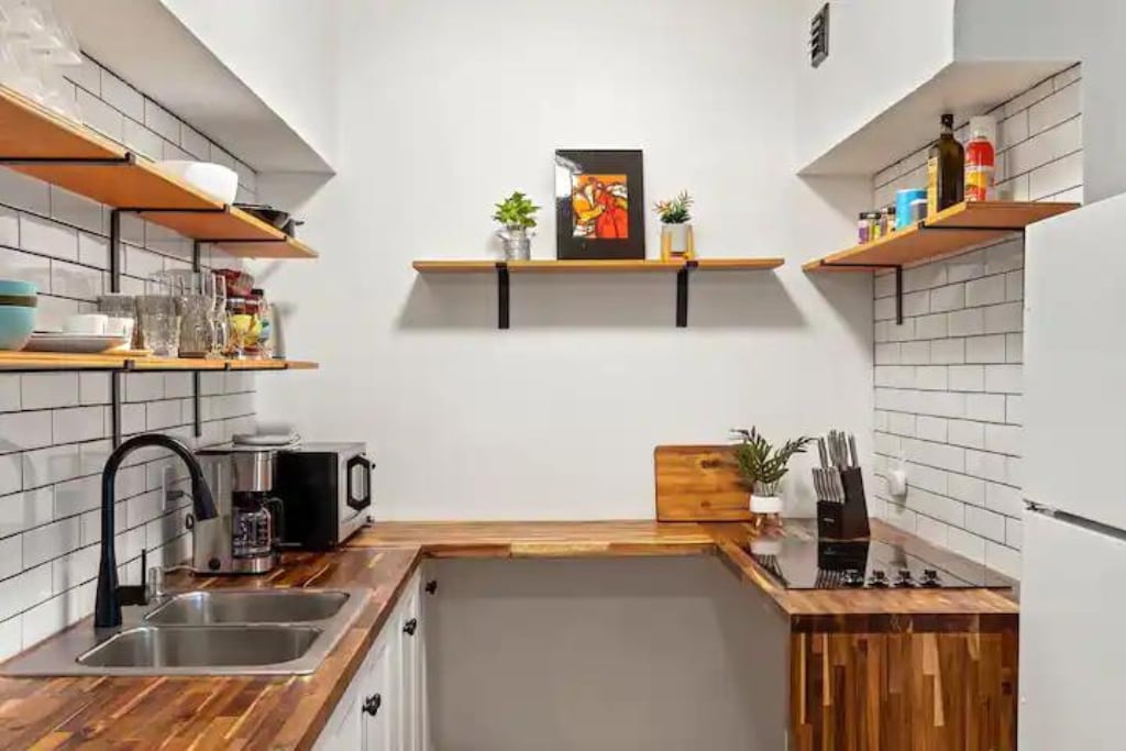 Building Photo - 2627 Douglas Ave