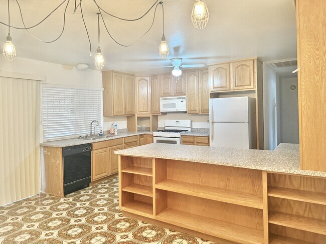 Building Photo - 7156 Southpark Ct