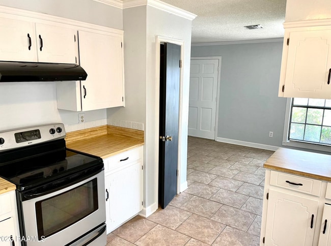 Building Photo - 128 Longfellow Dr