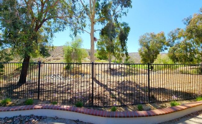 Building Photo - Beautiful 4BD, 2.5BA, Four Seasons at Heme...