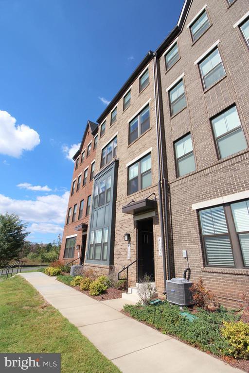 Building Photo - 43355 Radford Divide Ter