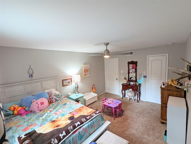 Building Photo - 13374 Trail Hollow Dr