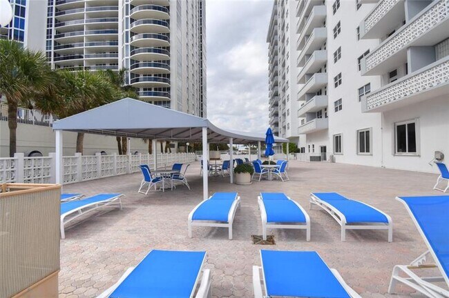 Building Photo - 4250 Galt Ocean Dr