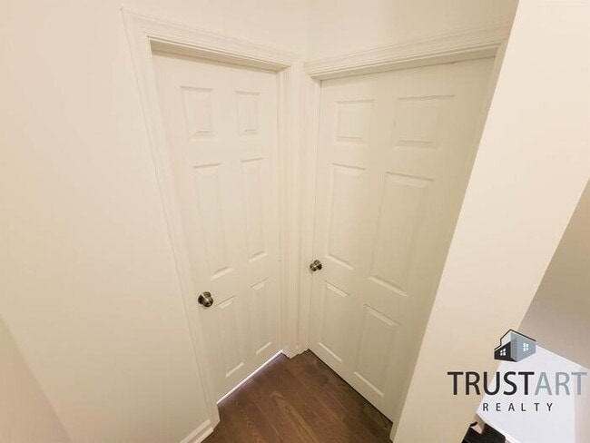 Building Photo - 3 Bedroom House in Germantown