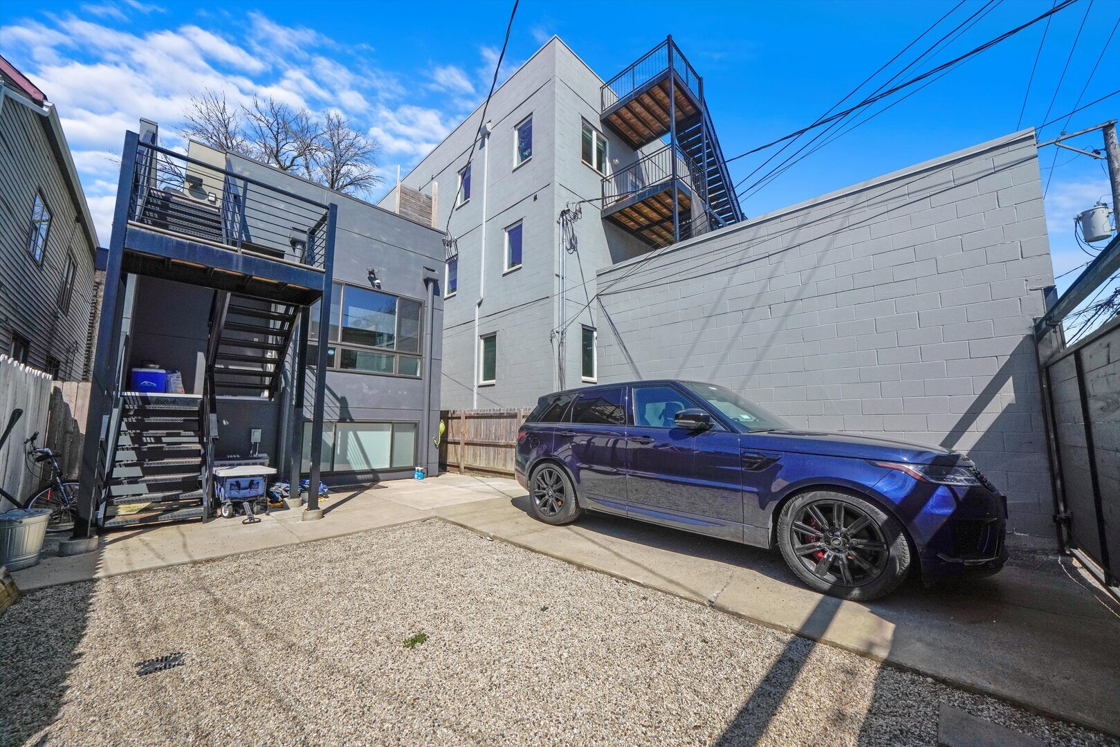 Building Photo - 2915 W Lyndale St