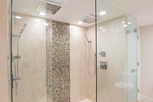 Building Photo - 5070 N Ocean Dr