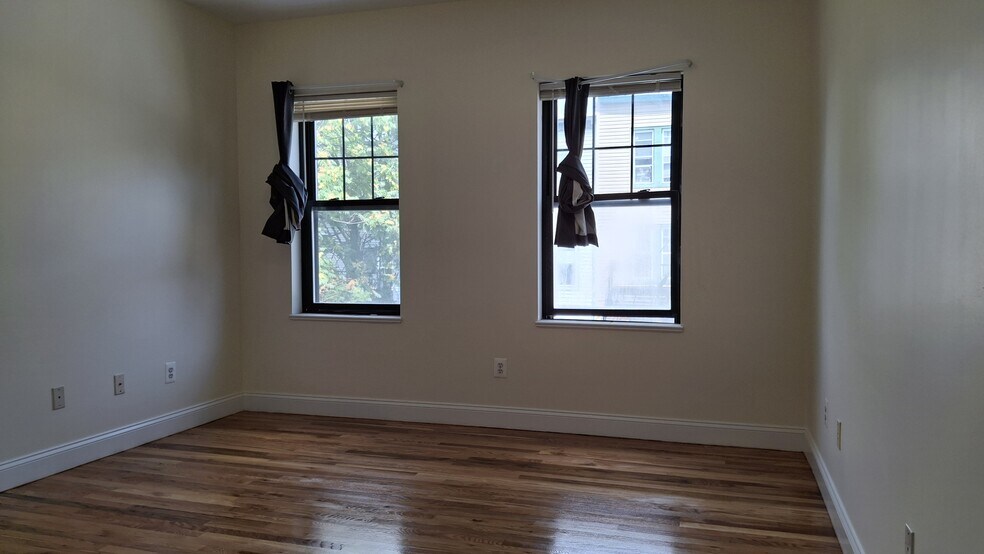 Building Photo - 514 25th St