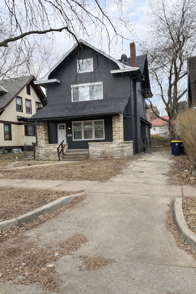 Building Photo - 3333 Gillham Rd