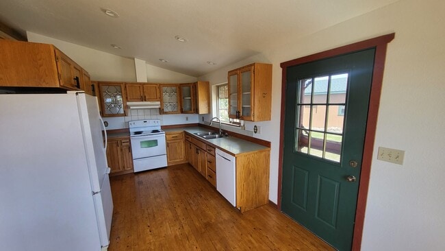 Building Photo - 3 Bed 2 Bath Single level - Horse Property...