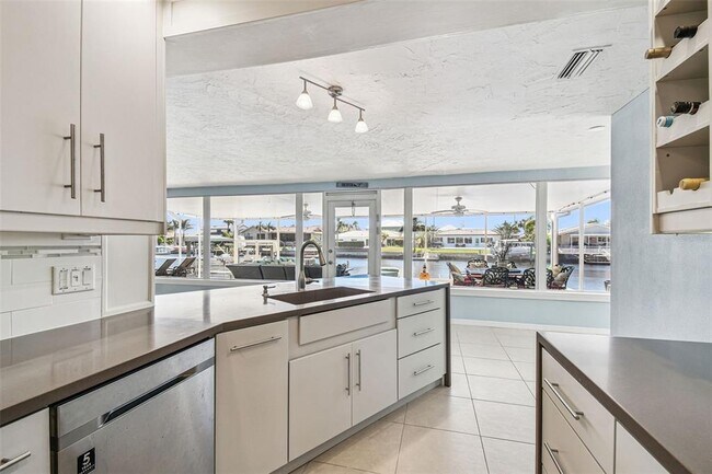 Building Photo - 5050 Porpoise Pl