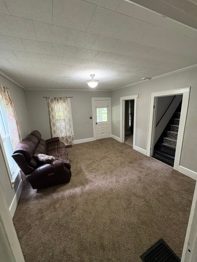 Building Photo - 825 Burr Oak St