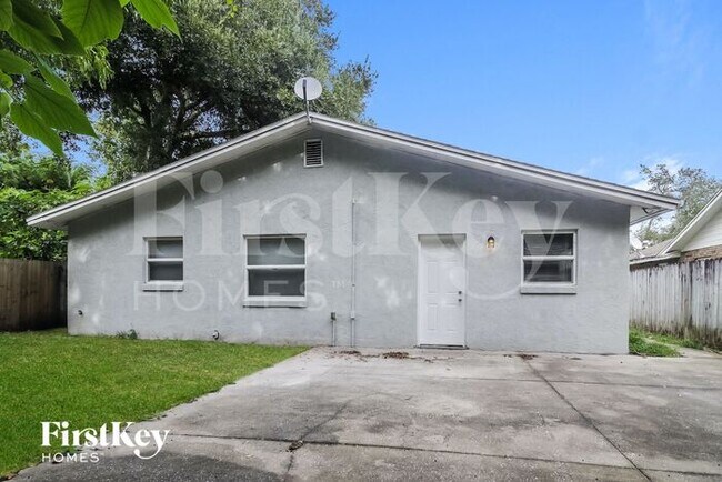 Building Photo - 1620 Valencia Ave