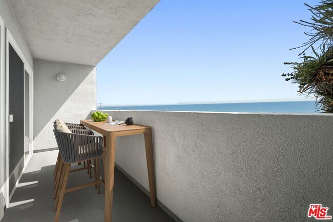 Building Photo - 18004 Coastline Dr