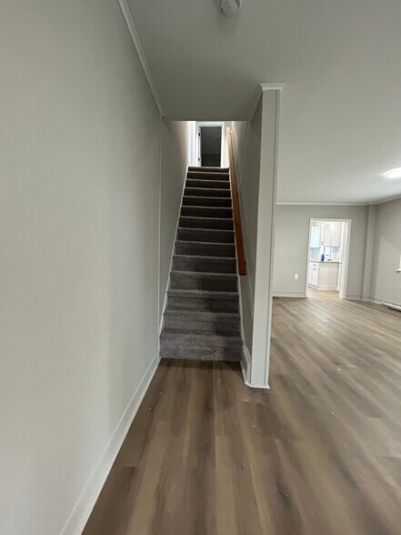 Building Photo - 347 W Woodland Ave