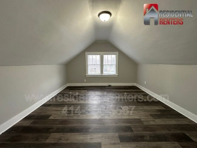 Building Photo - 4220 W Hampton Ave