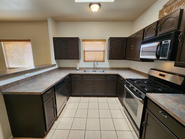 Building Photo - 5859 Habanero Dr