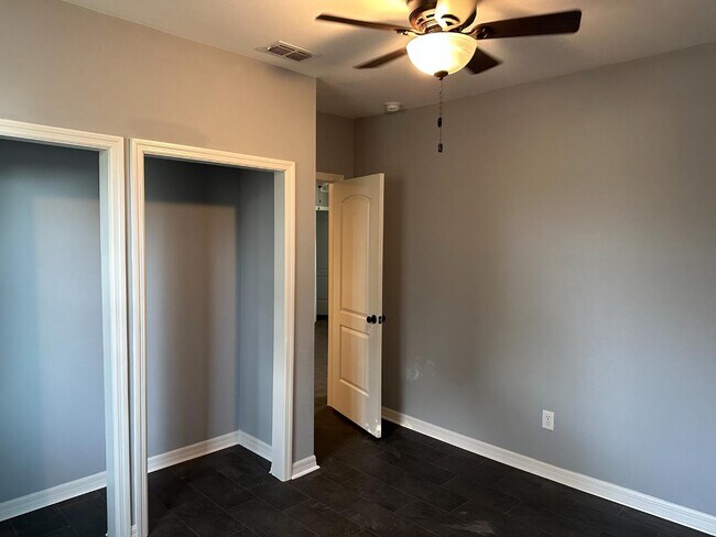 Building Photo - 105 N Davis St