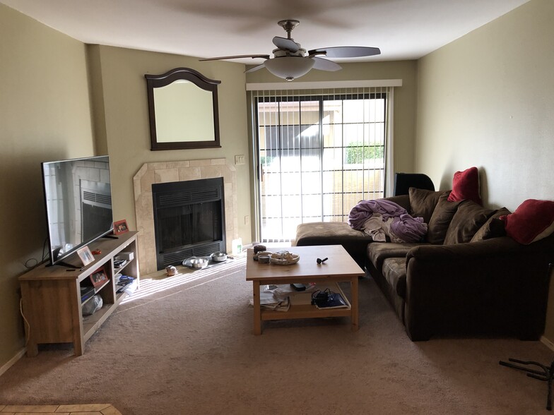 Family room - 11011 N 92nd St