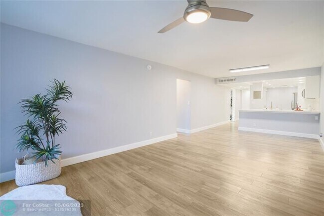 Building Photo - 7 Royal Palm Way