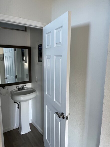 Building Photo - 2204 E 24th St