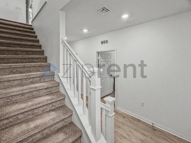 Building Photo - Unit