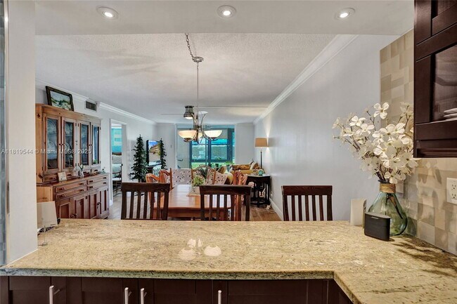Building Photo - 9410 N Hollybrook Lake Dr