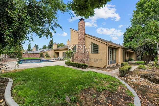 Building Photo - 3342 Cove Cir