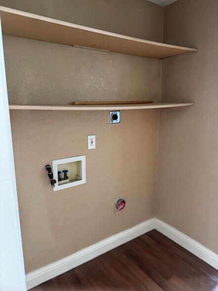 Building Photo - 5116 Rabeneck Way
