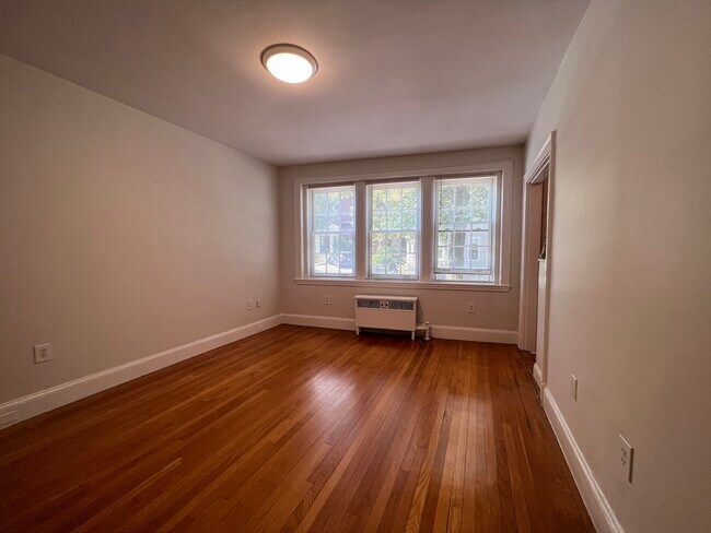 Building Photo - 353 Harvard St
