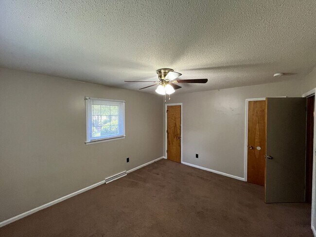 Building Photo - Spacious 4-Bedroom 3-Bathroom Brick Home in Arcadia Area