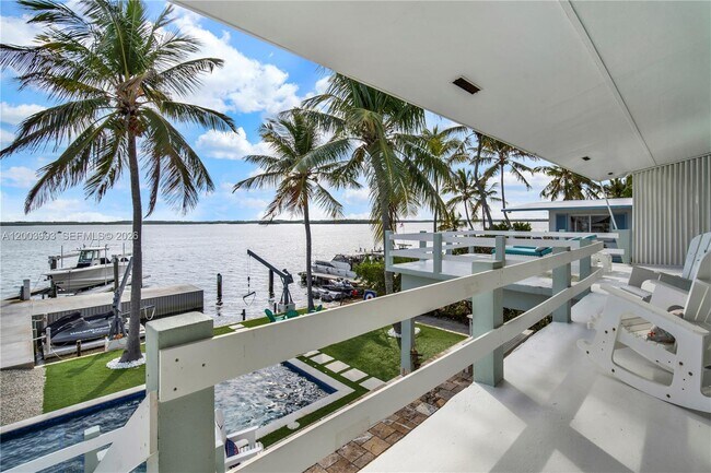 Building Photo - 69 Shoreland Dr