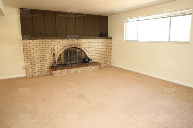 Building Photo - 447 W Swallow Rd