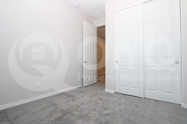 Building Photo - 1033 W Shannons Way