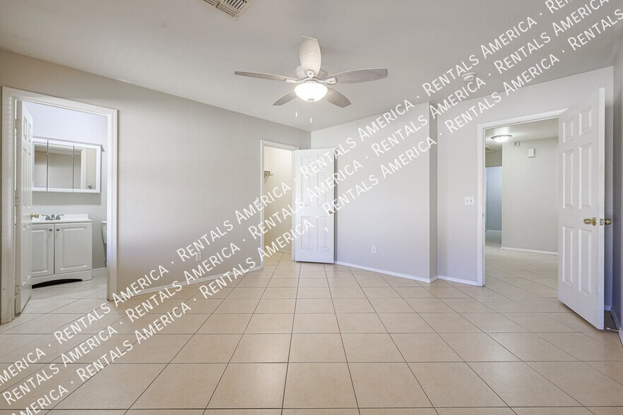 Building Photo - 11802 W Columbine Dr