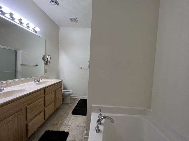 Master bathroom - 106 Trotter Ln