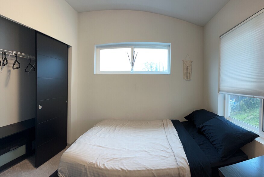 Building Photo - 4712 Delridge Way SW