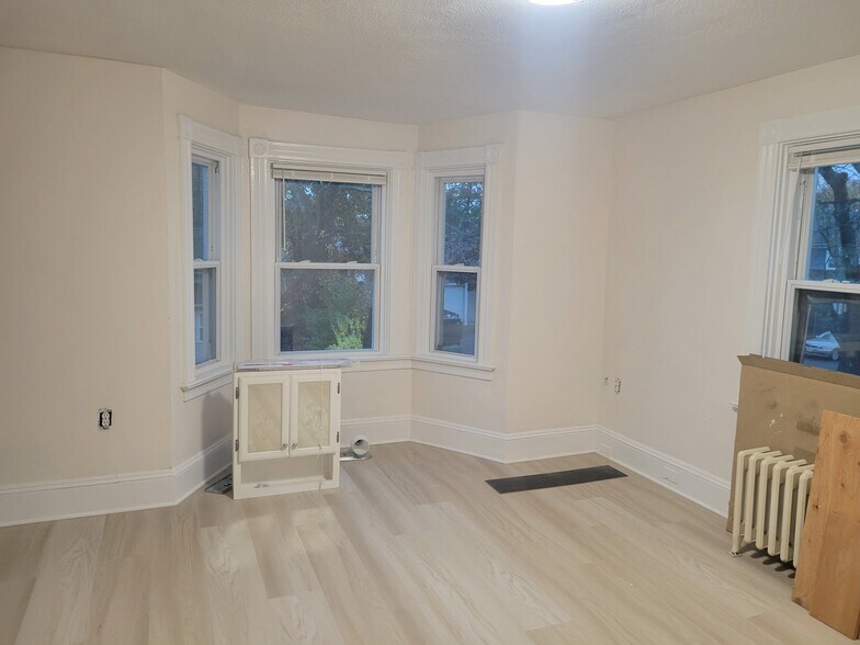 Building Photo - 293 Grove Ave