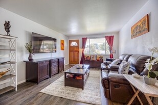 Spacious living room. - 1725 Upham St