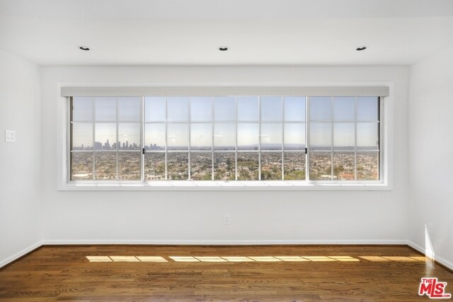 Building Photo - 2675 Glendower Ave