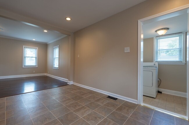Building Photo - BEAUTIFUL 3 Bedroom Home in Little Creek!
