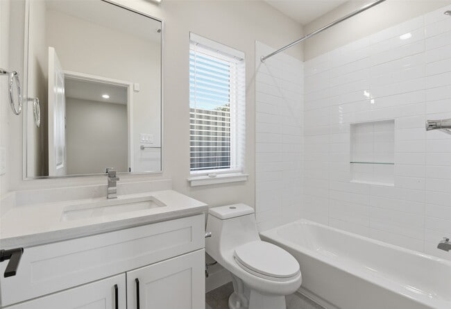 Building Photo - 2204 Lou Ellen Ln