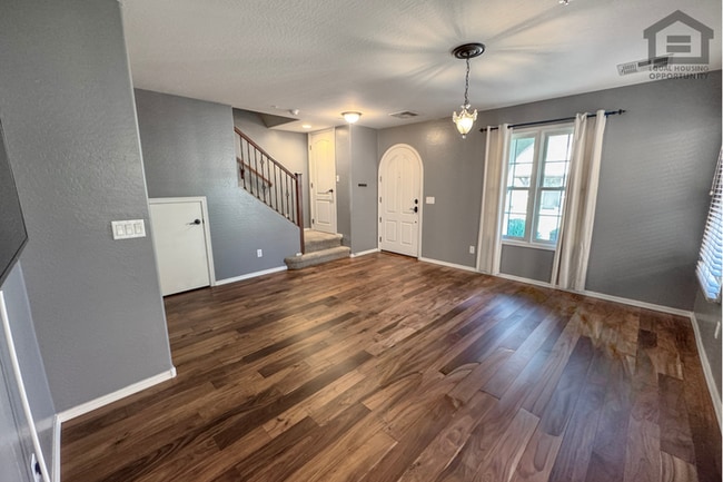 Building Photo - 3Bed/2.5Bath Three-Story Townhouse in Vistancia! Ready for Immediate Move-In! – 2 CAR GARAGE!