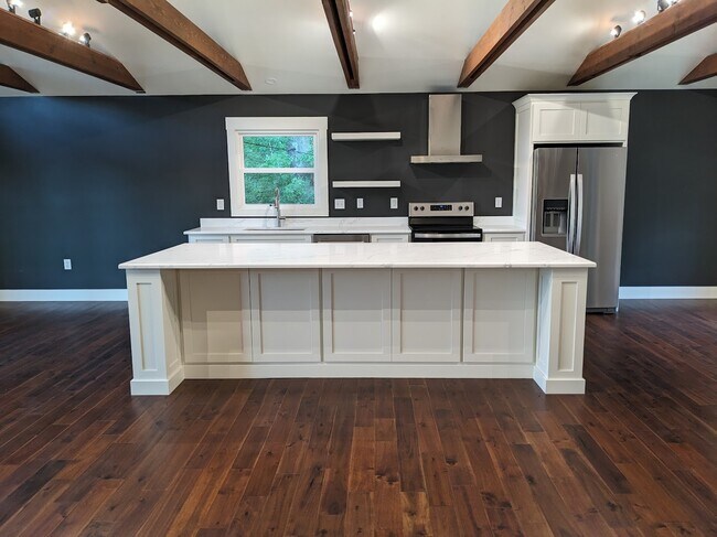 Quartz counterops and Amish built cabinets - 1026 Stein Ln