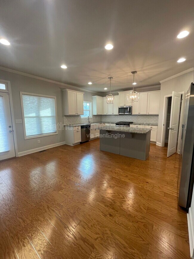 Building Photo - 8225 Crooked Crk Dr