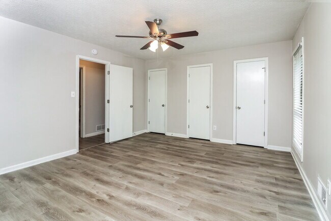 Building Photo - 3035 Sumit Wood Dr NW