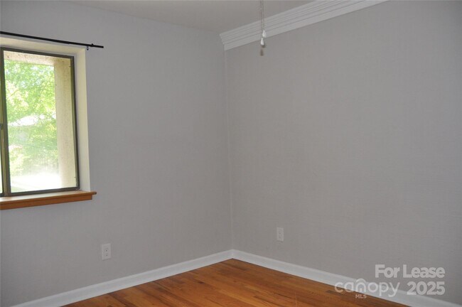 Building Photo - 305 Grady Ave