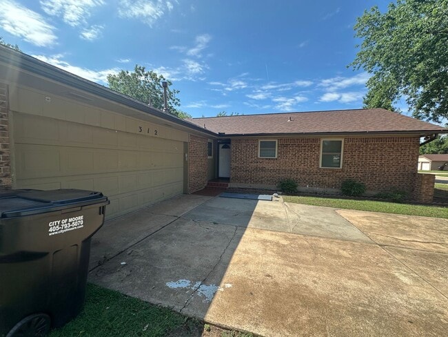 Building Photo - 312 S Avery Dr